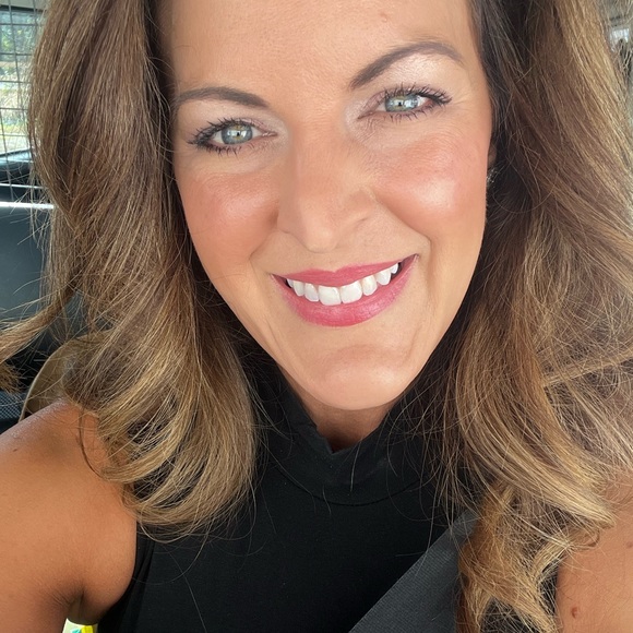 Meet your Posher, Lizzie! - Picture 2 of 5